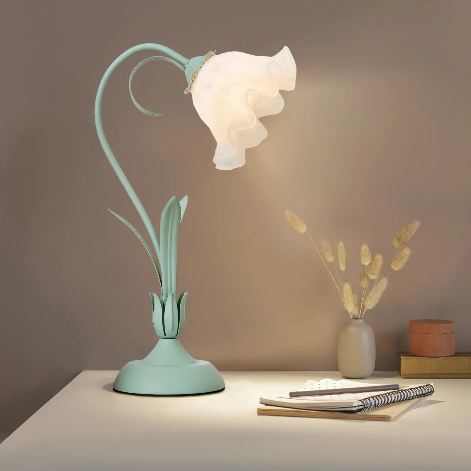 Romantic Flower Desk Lamp Table Desk Reading Light Retro Atmosphere Sense Bedside Table Lights for Home Bedroom